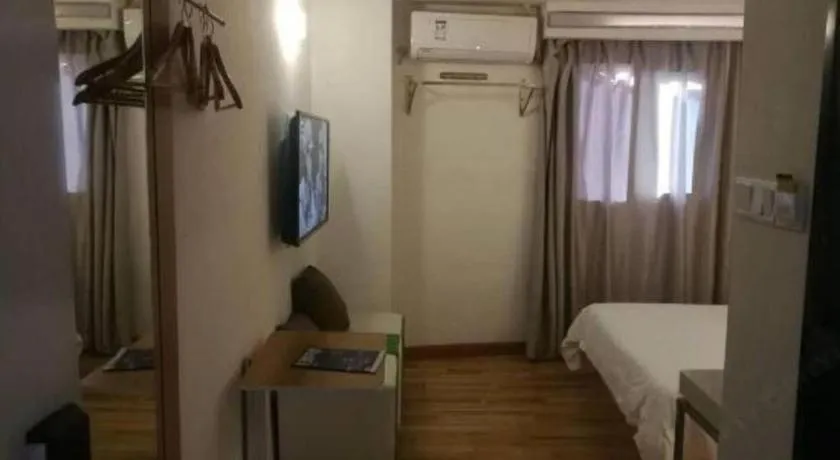 Bed in 7Days Inn Shenzhen Longgang Nanlian Metro Station Branch