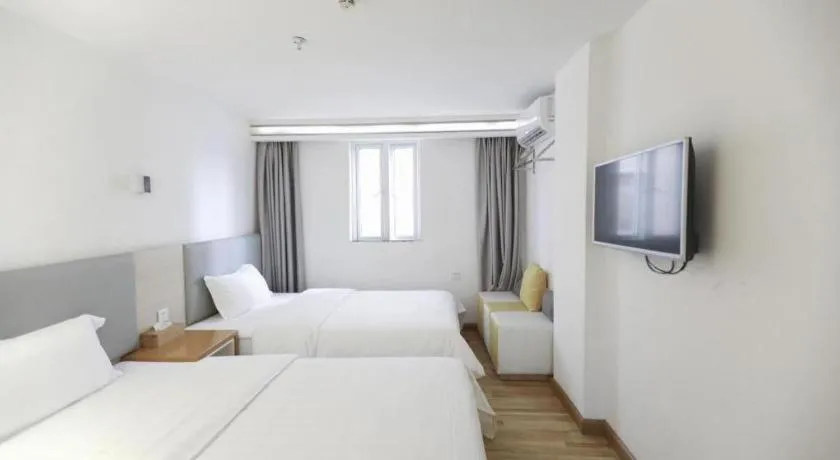 Bed in 7Days Inn Shenzhen Longgang Nanlian Metro Station Branch