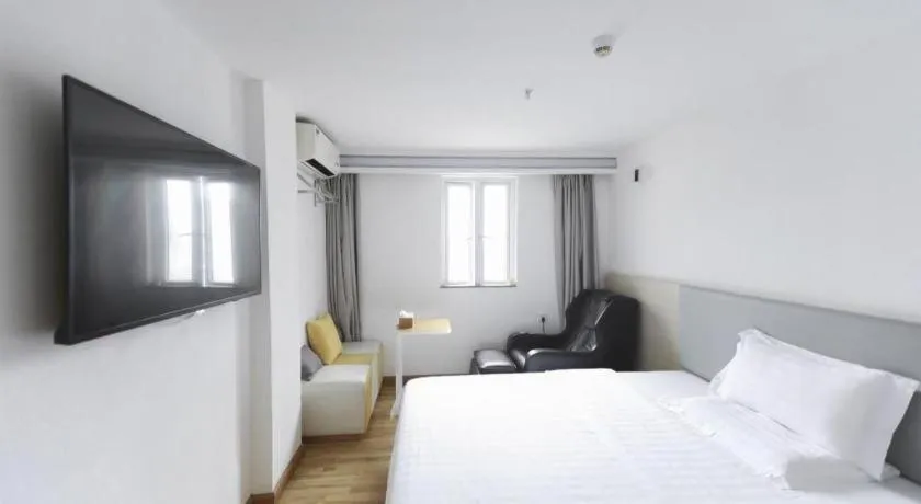 Bed in 7Days Inn Shenzhen Longgang Nanlian Metro Station Branch