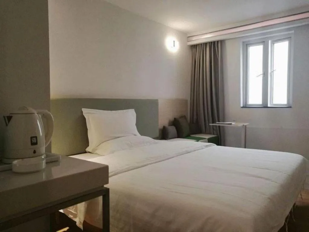 Bed in 7Days Inn Shenzhen Longgang Nanlian Metro Station Branch