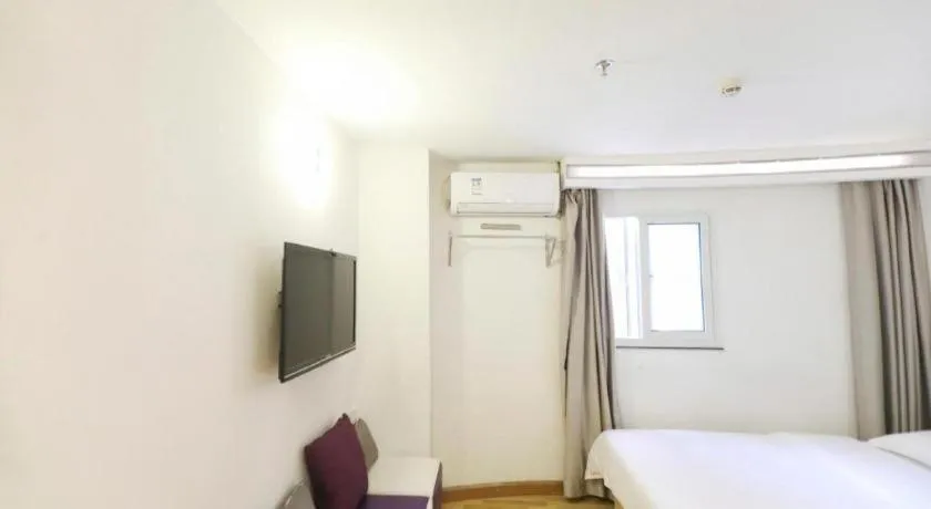 Bed in 7Days Inn Shenzhen Longgang Nanlian Metro Station Branch