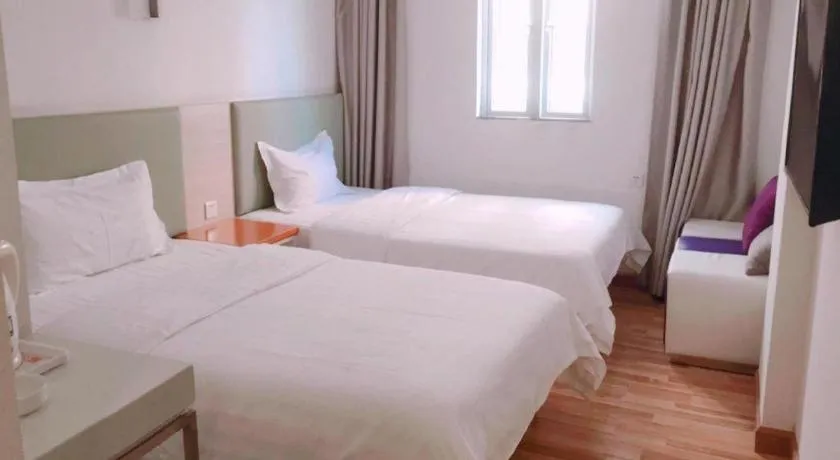 Bed in 7Days Inn Shenzhen Longgang Nanlian Metro Station Branch