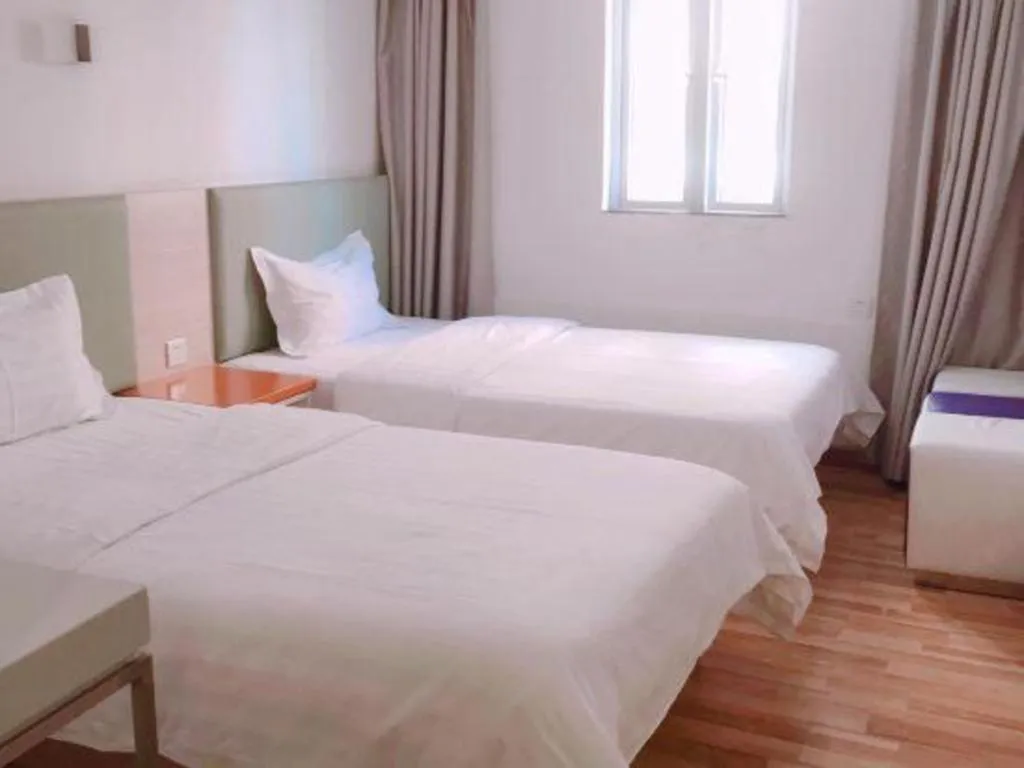Bed in 7Days Inn Shenzhen Longgang Nanlian Metro Station Branch