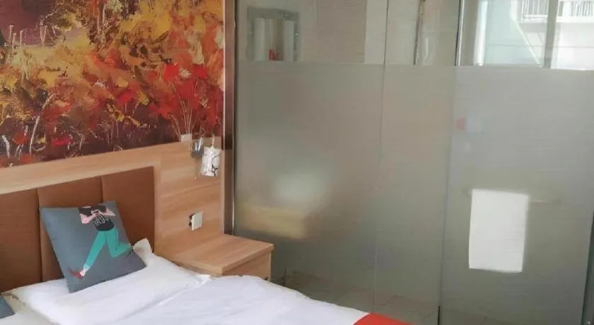 Bed in PAI Hotel Beijing Capital International Airport Linhe Development Zone