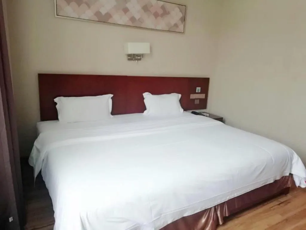 Bed in PAI Hotel Guangzhou North Gate of Chimelong Zoo
