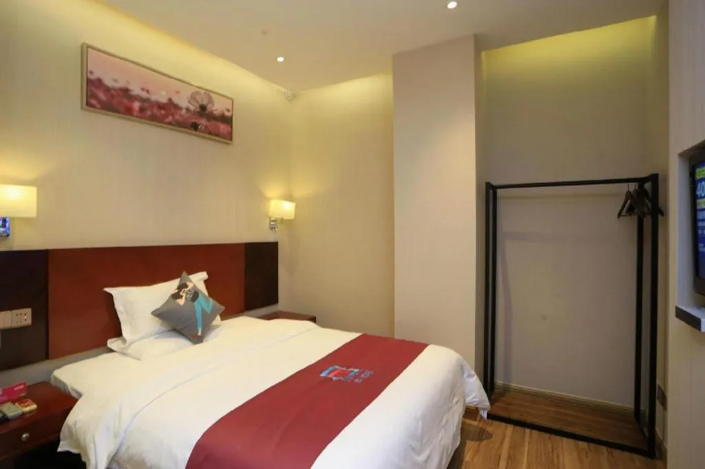 Bed in PAI Hotel Guangzhou North Gate of Chimelong Zoo