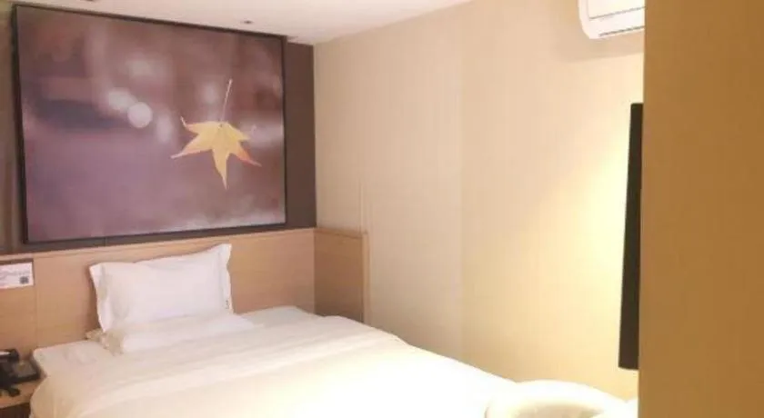 Bed in IU Hotels Guangzhou Panyu Dashi Chimelong Safari Park