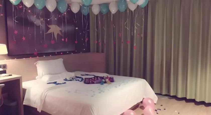 Bed in IU Hotels Guangzhou Panyu Dashi Chimelong Safari Park