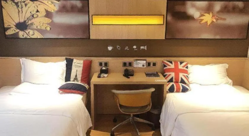 Bed in IU Hotels Guangzhou Panyu Dashi Chimelong Safari Park