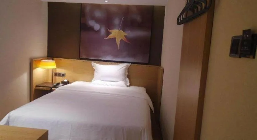 Bed in IU Hotels Guangzhou Panyu Dashi Chimelong Safari Park