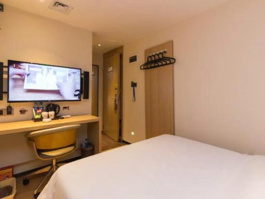 Bed in IU Hotels Guangzhou Panyu Dashi Chimelong Safari Park