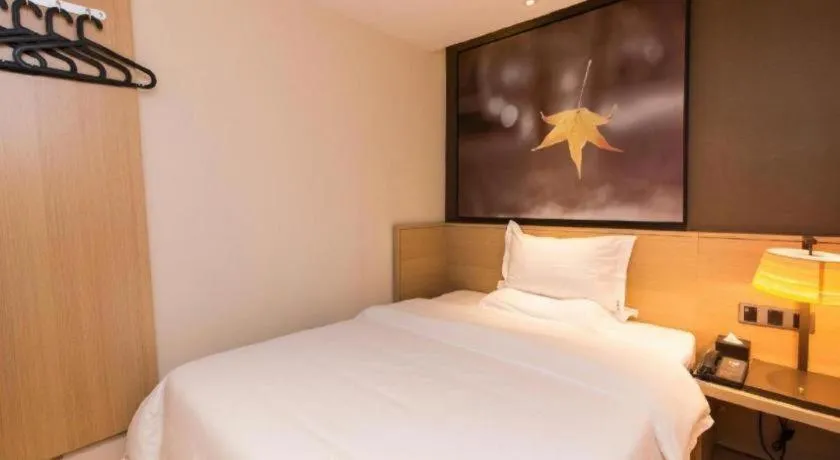 Bed in IU Hotels Guangzhou Panyu Dashi Chimelong Safari Park