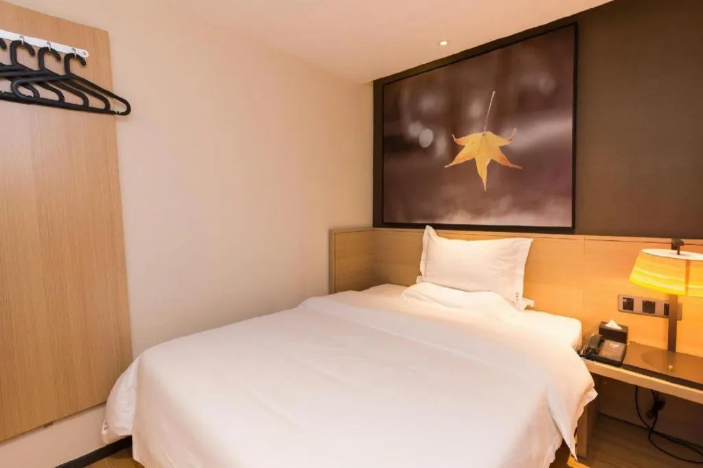 Bed in IU Hotels Guangzhou Panyu Dashi Chimelong Safari Park