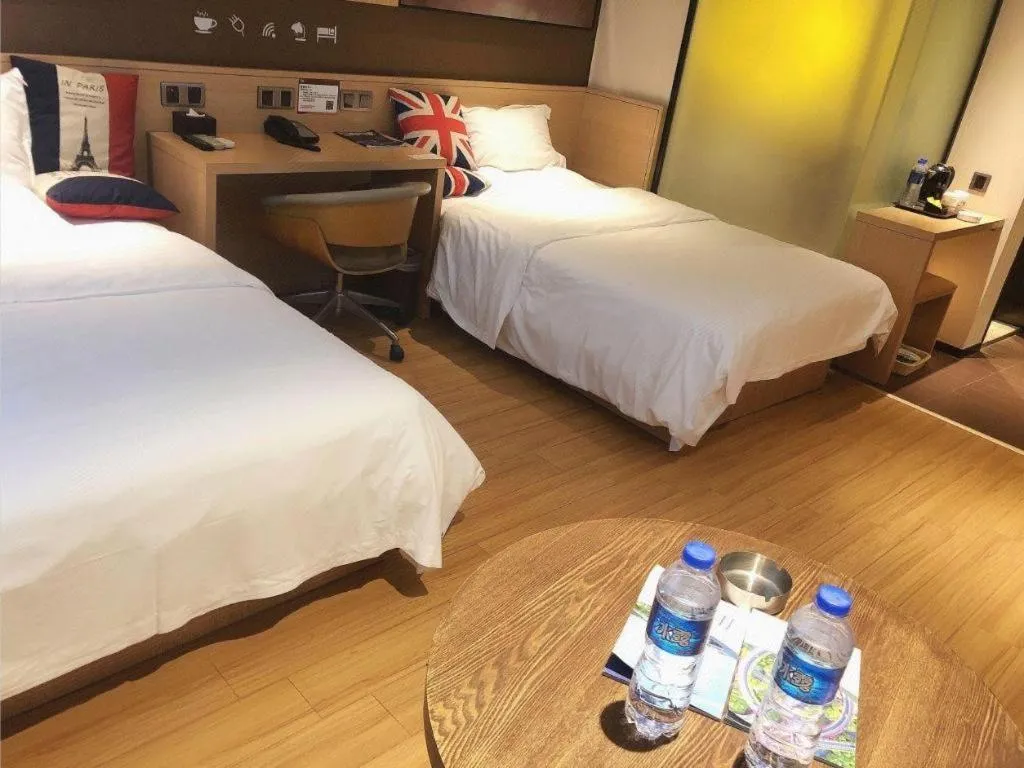 Bed in IU Hotels Guangzhou Panyu Dashi Chimelong Safari Park