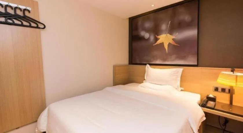 Bed in IU Hotels Guangzhou Panyu Dashi Chimelong Safari Park