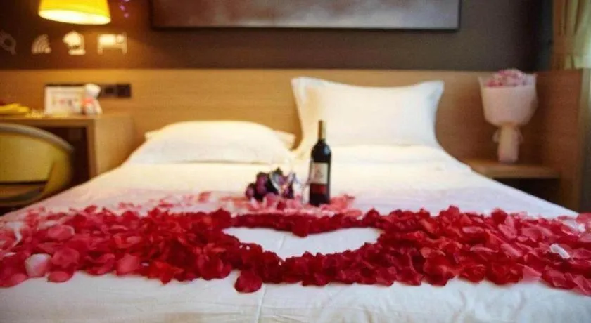 Bed in IU Hotels Guangzhou Panyu Dashi Chimelong Safari Park