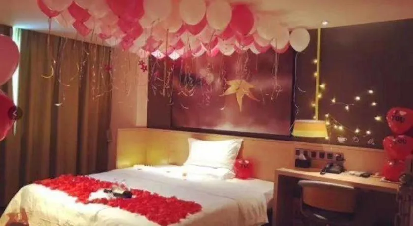 Bed in IU Hotels Guangzhou Panyu Dashi Chimelong Safari Park