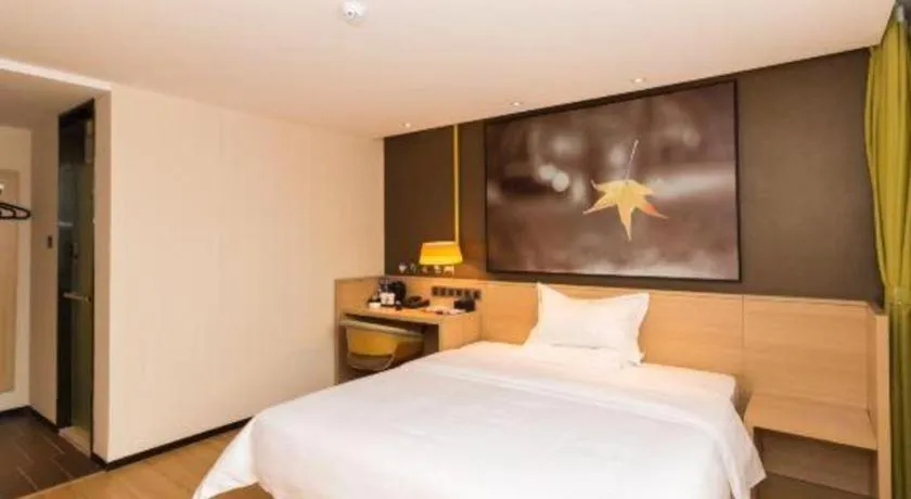 Bed in IU Hotels Guangzhou Panyu Dashi Chimelong Safari Park