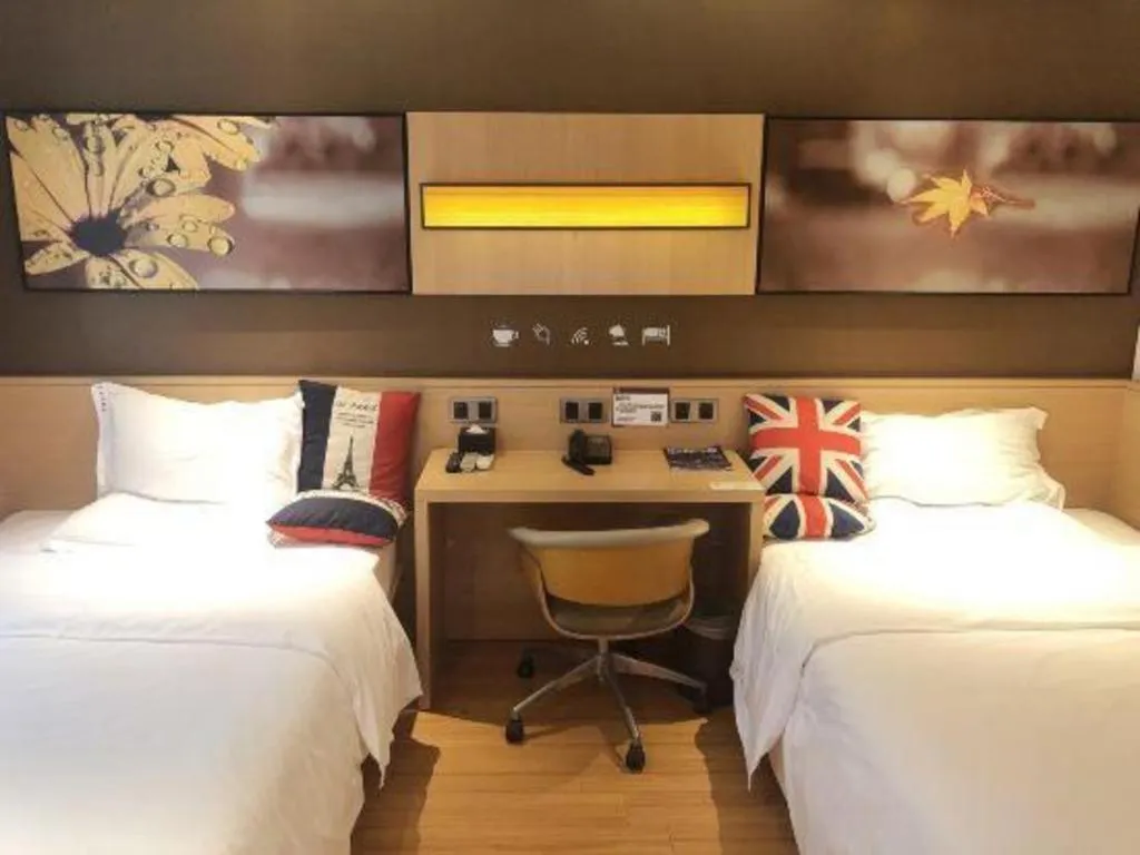 Bed in IU Hotels Guangzhou Panyu Dashi Chimelong Safari Park