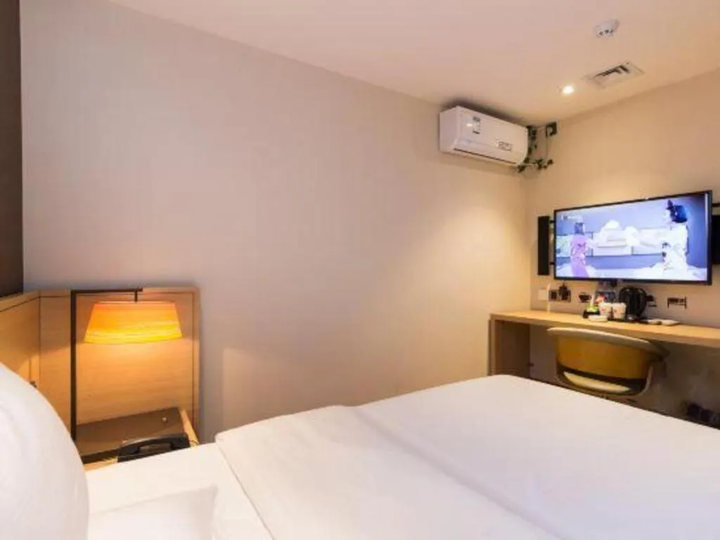 Bed in IU Hotels Guangzhou Panyu Dashi Chimelong Safari Park