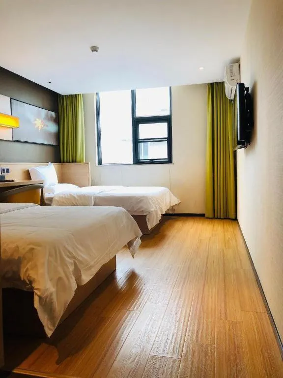 Bed in IU Hotels Guangzhou Panyu Dashi Chimelong Safari Park