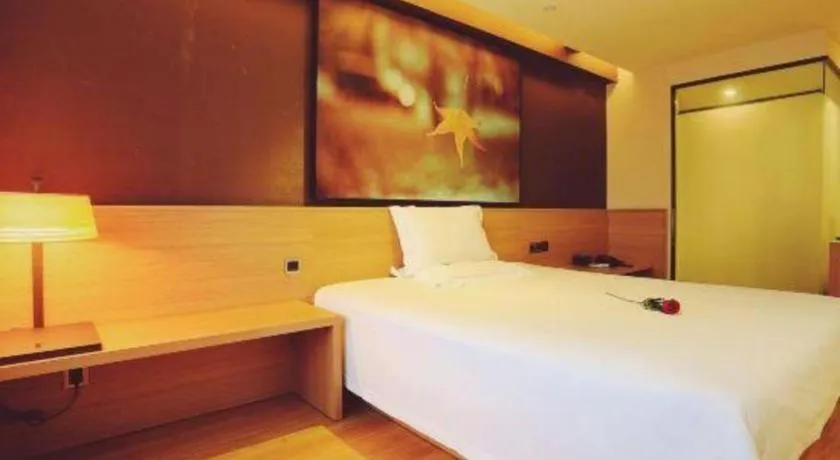 Bed in IU Hotels Guangzhou Panyu Dashi Chimelong Safari Park