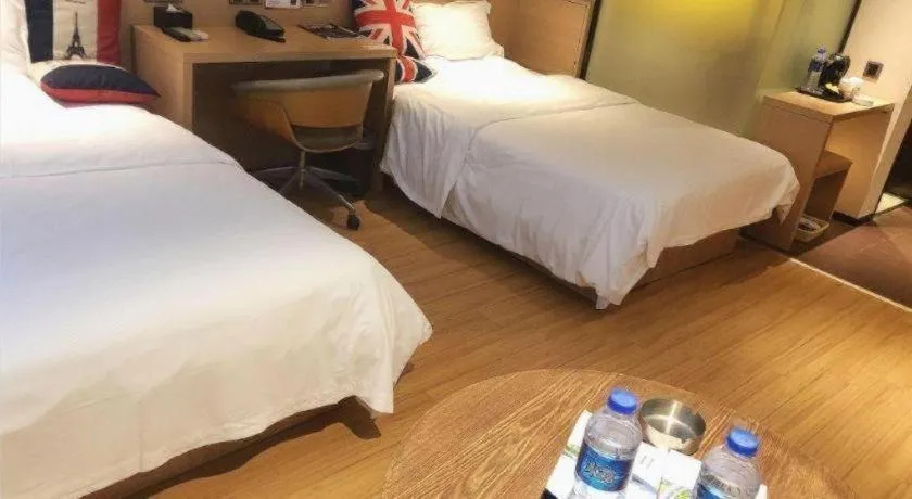 Bed in IU Hotels Guangzhou Panyu Dashi Chimelong Safari Park