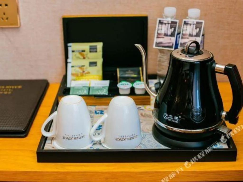 James Joyce Coffetel Xi'an Laochenggen Hongmiaopo Metro Station