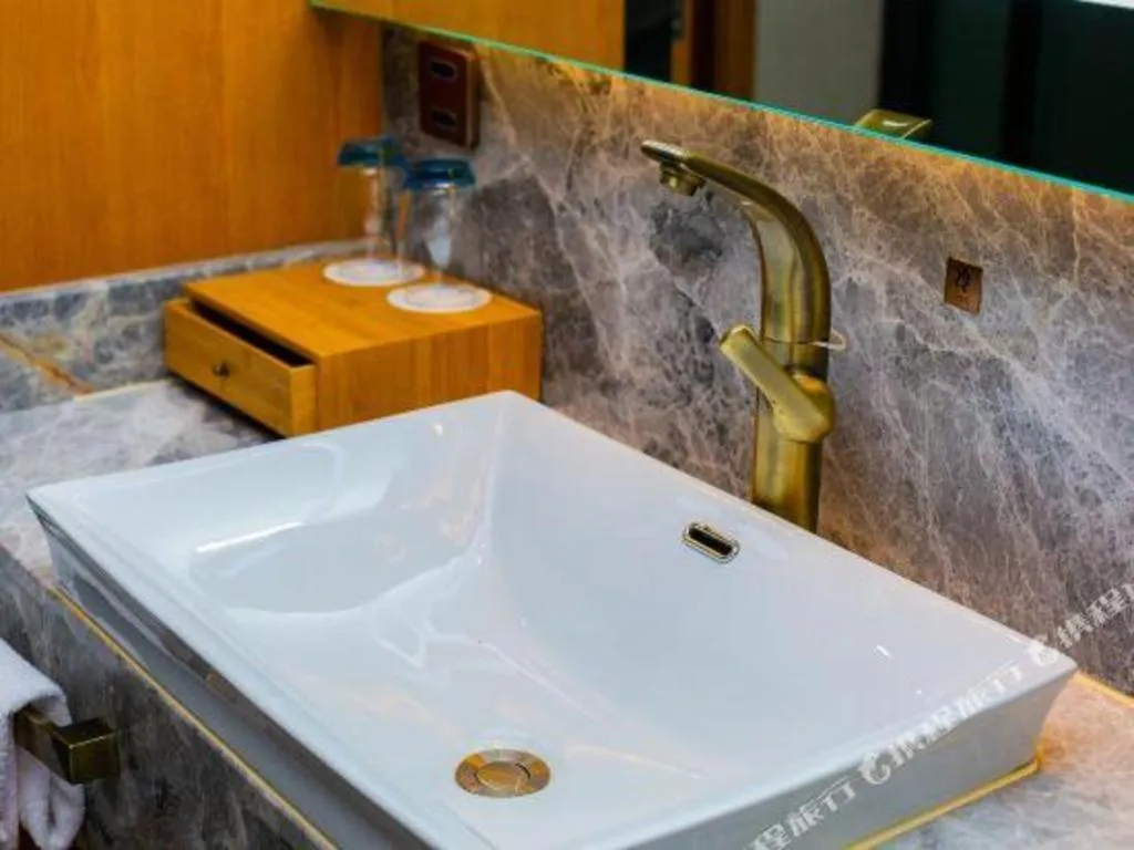 James Joyce Coffetel Xi'an Laochenggen Hongmiaopo Metro Station