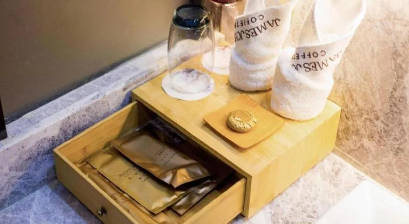 James Joyce Coffetel Xi'an Laochenggen Hongmiaopo Metro Station