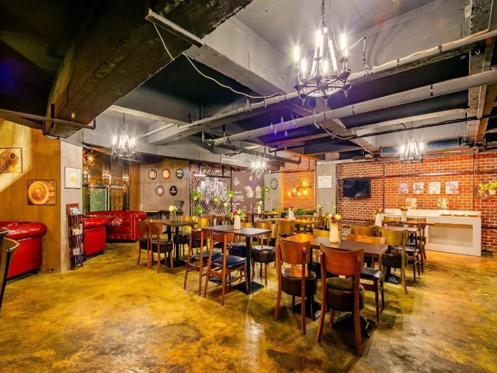 James Joyce Coffetel Xi'an Laochenggen Hongmiaopo Metro Station