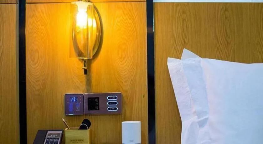 James Joyce Coffetel Xi'an Laochenggen Hongmiaopo Metro Station