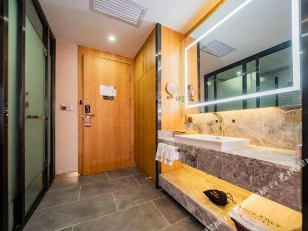 James Joyce Coffetel Xi'an Laochenggen Hongmiaopo Metro Station