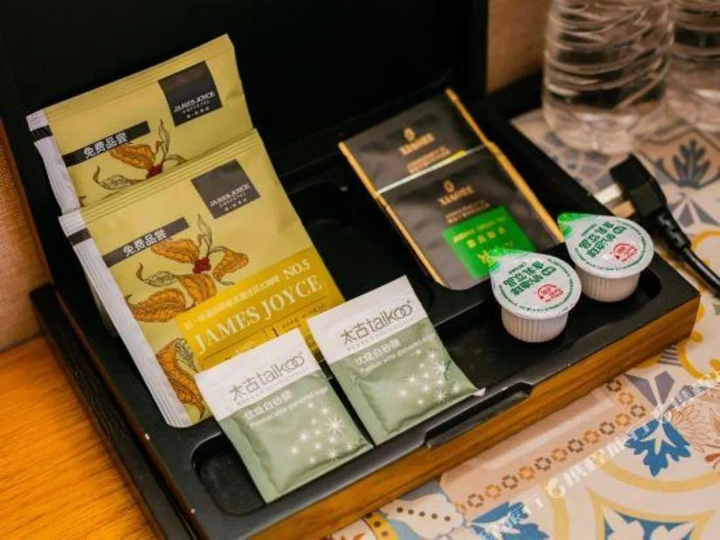 James Joyce Coffetel Xi'an Laochenggen Hongmiaopo Metro Station