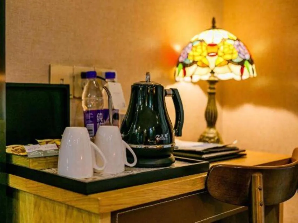 James Joyce Coffetel Xi'an Laochenggen Hongmiaopo Metro Station