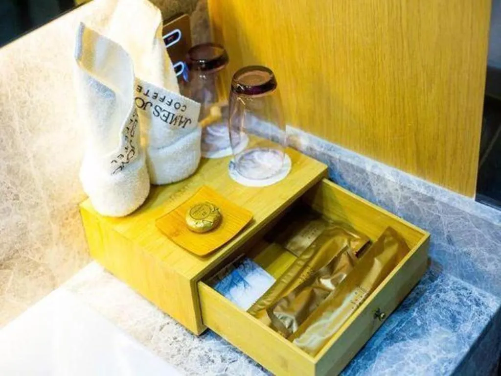 James Joyce Coffetel Xi'an Laochenggen Hongmiaopo Metro Station