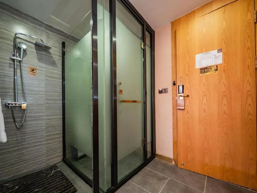 James Joyce Coffetel Xi'an Laochenggen Hongmiaopo Metro Station