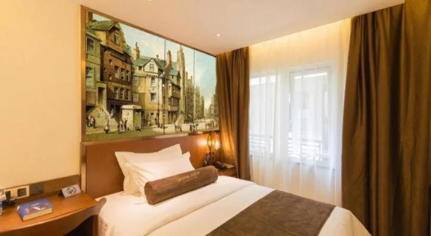 Bed in James Joyce Coffetel Beijing Qianmen Branch