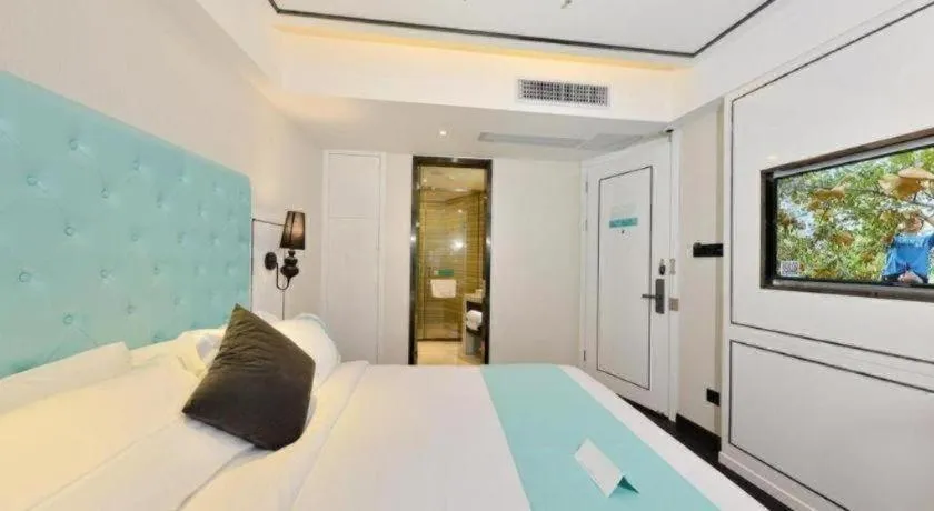 Bed in Xana Hotelle Guangzhou Tiyuxi Road Metro Station Branch