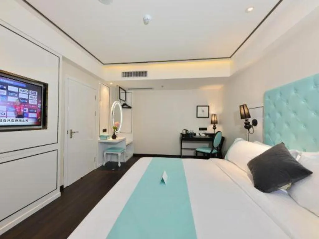 Bed in Xana Hotelle Guangzhou Tiyuxi Road Metro Station Branch