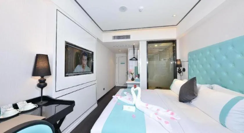 Bed in Xana Hotelle Guangzhou Tiyuxi Road Metro Station Branch