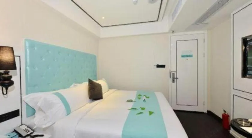 Bed in Xana Hotelle Guangzhou Tiyuxi Road Metro Station Branch