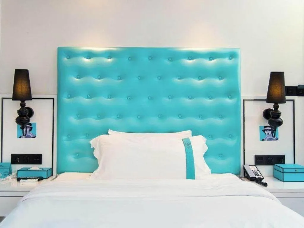 Bed in Xana Lite Guangzhou Shixi Metro Station