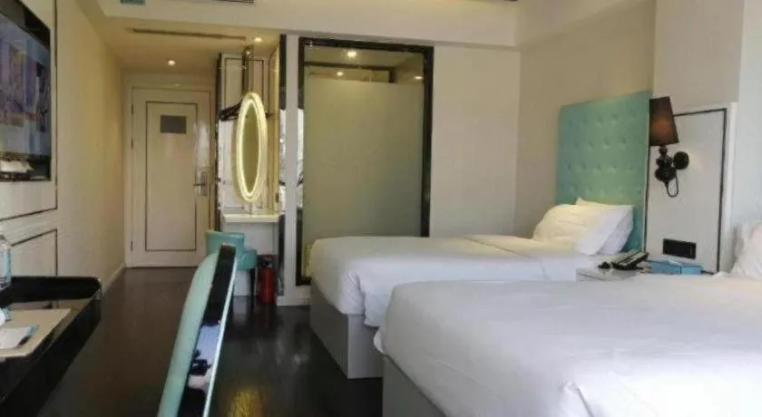 Bed in Xana Lite Guangzhou Shixi Metro Station