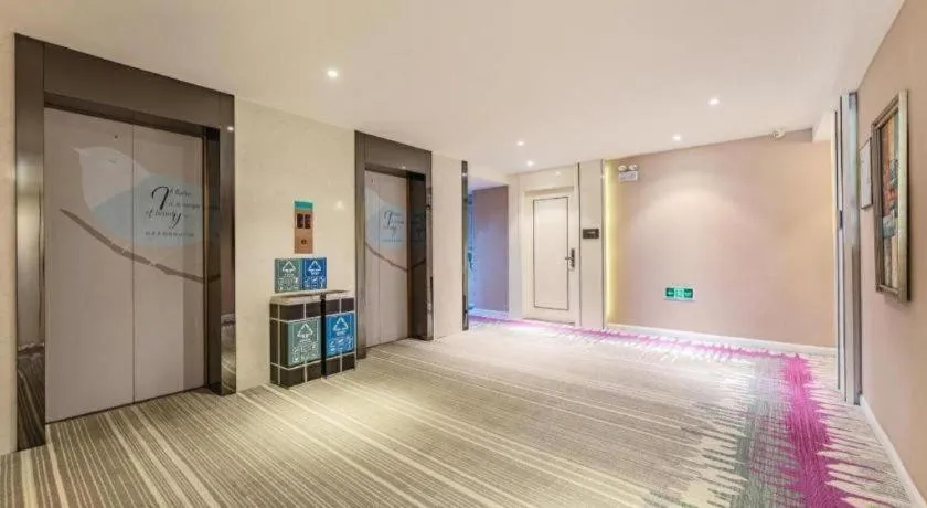 Bed in Xana Lite Guangzhou Shixi Metro Station