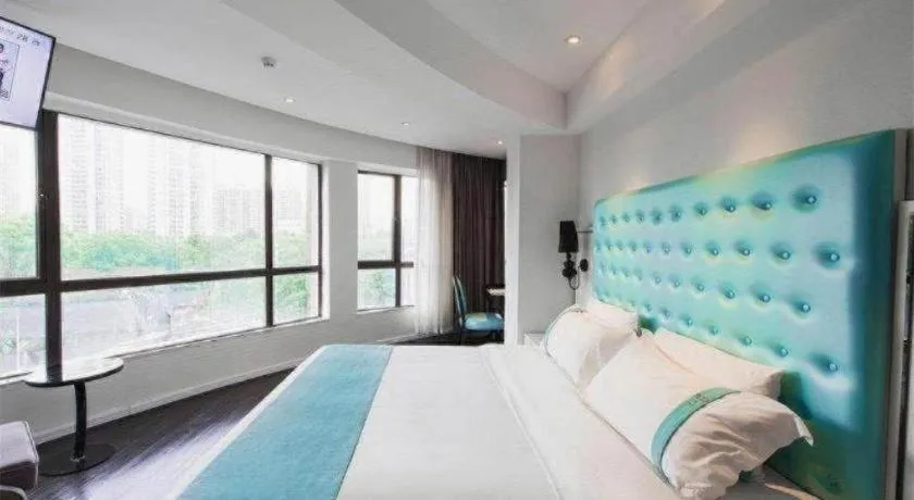 Bed in Xana Lite Guangzhou Shixi Metro Station