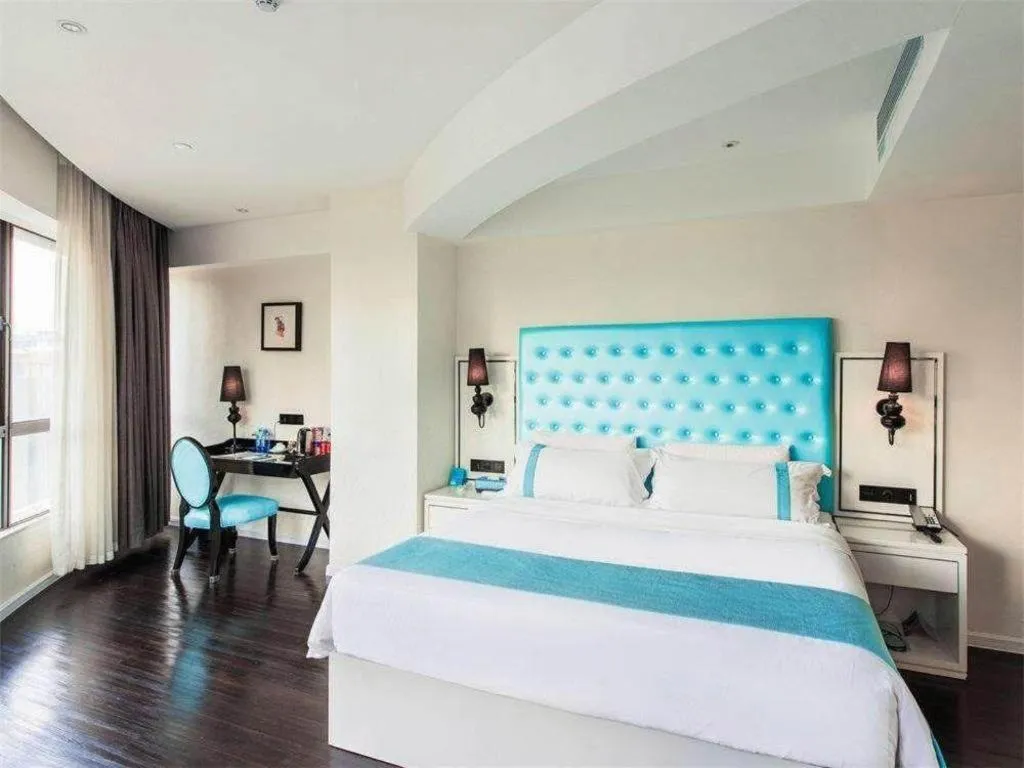 Bed in Xana Lite Guangzhou Shixi Metro Station