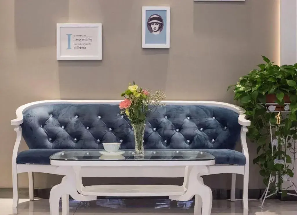 Xana Lite Guangzhou Shixi Metro Station Xana Lite Guangzhou Shixi Metro Station