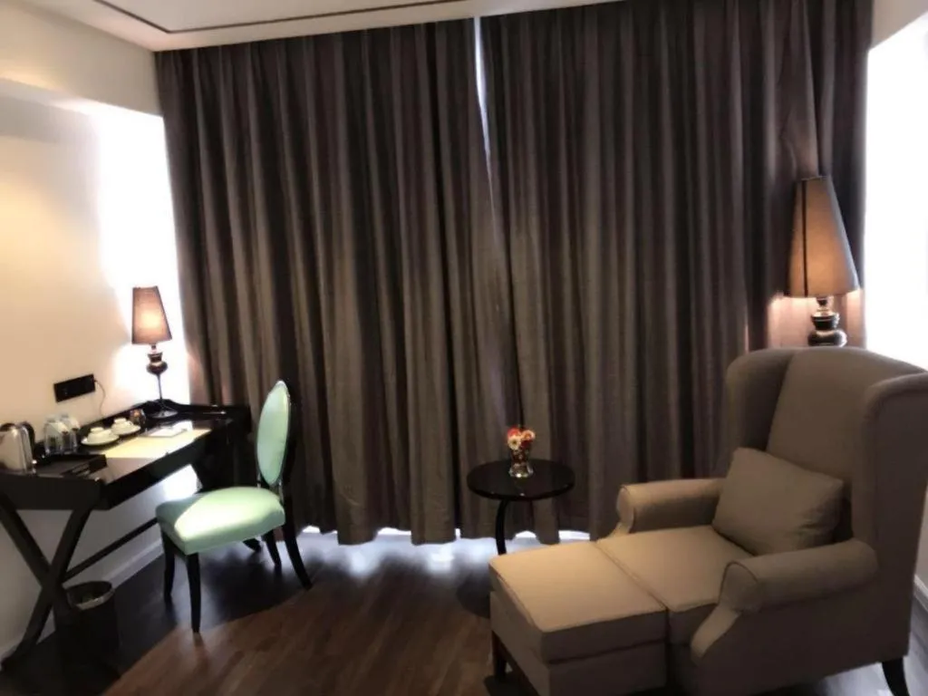 Xana Lite Guangzhou Shixi Metro Station