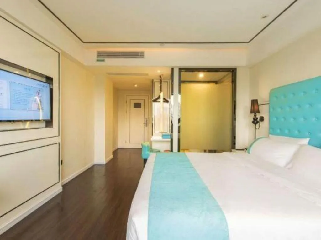 Bed in Xana Lite Guangzhou Shixi Metro Station